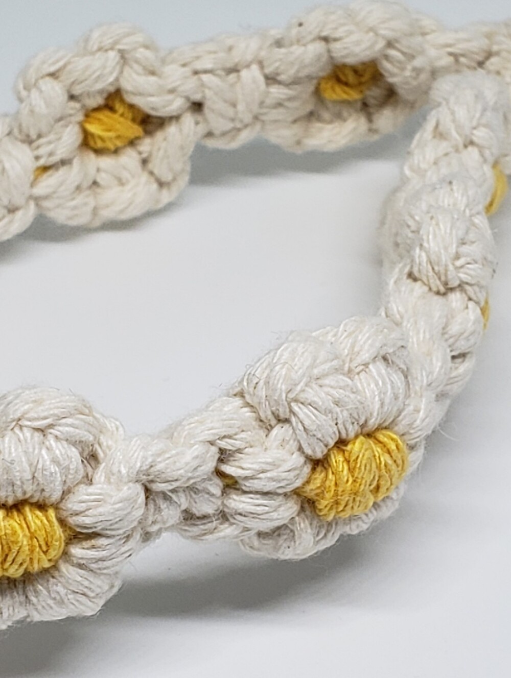 White and Yellow Boho Daisy Crochet Flower Wristlet Keychain NEW, NO TAGS - Picture 4 of 4